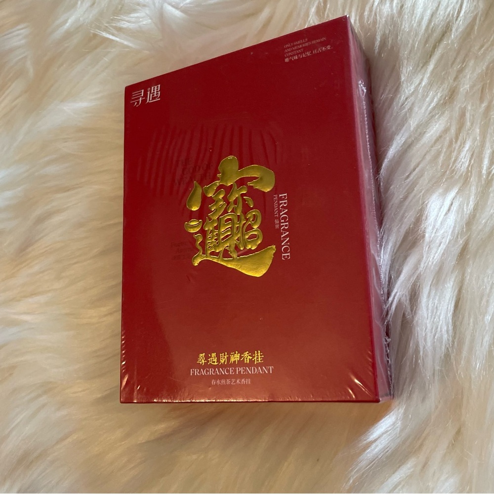 Red Fragrance Pendant Box